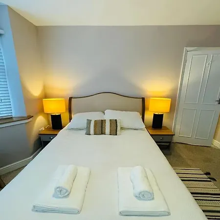 Stylish With Stunning Views Apartment