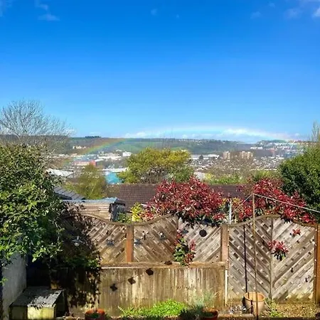 Stylish With Stunning Views *