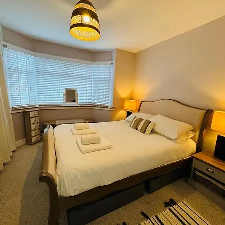 Stylish With Stunning Views Lejlighed