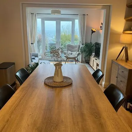 Stylish With Stunning Views Daire
